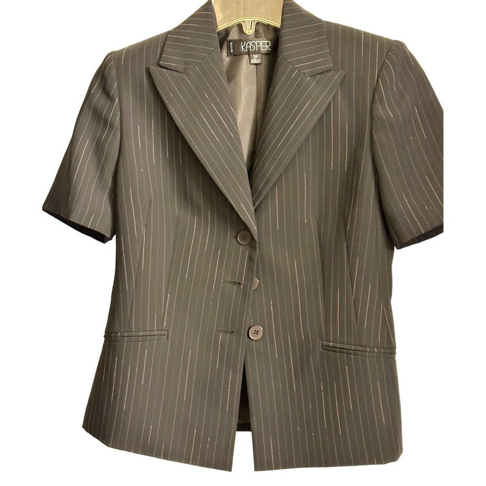 Kasper Petite Women’s Two Piece Striped Short Sleeves Suit Size 2P Black Sk2156